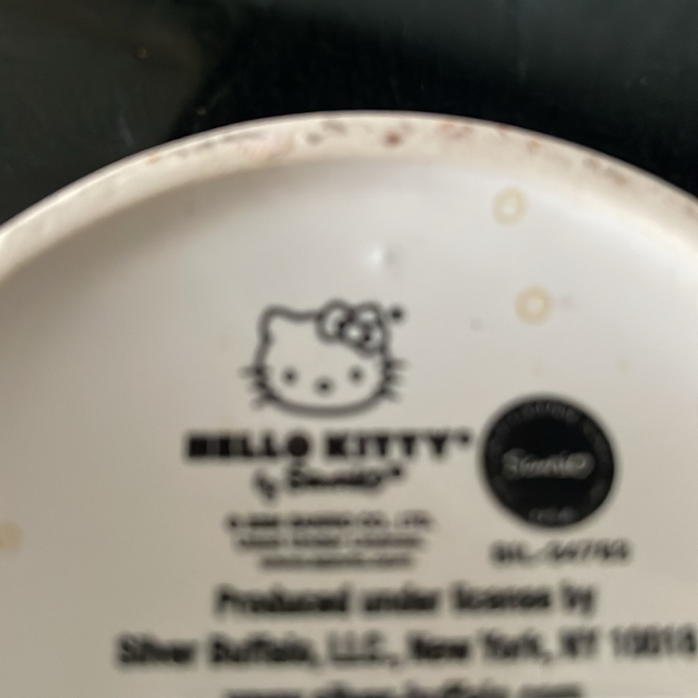 Hello Kitty by Sanrio 20 oz mug Red & White Polka dots Stripes NWT - Picture 3 of 3